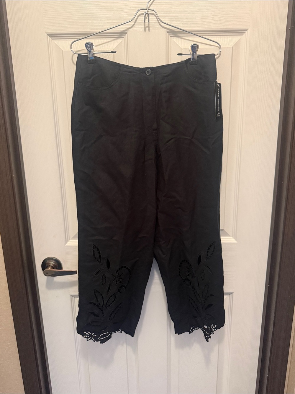 Larry Levine Black Petite Eyelet Hem Cropped Pants